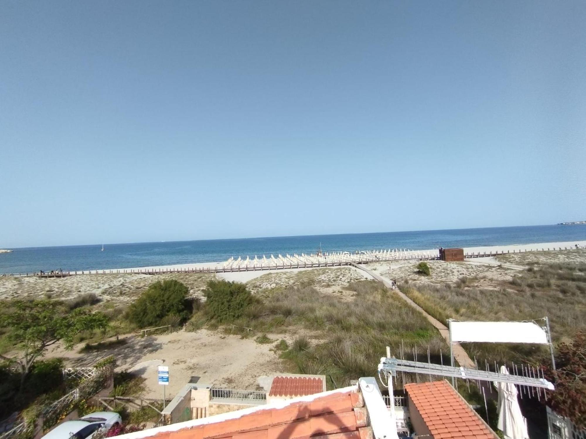 Summer Room- Fronte Spiaggia La Caletta Esterno foto